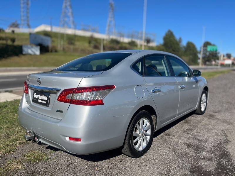 NISSAN - SENTRA - 2013/2014 - Prata - R$ 45.900,00