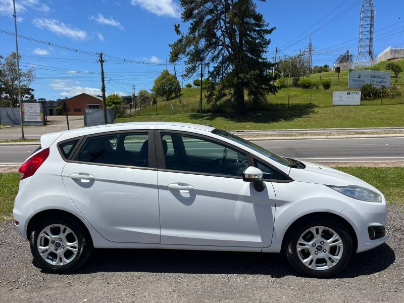 FORD - FIESTA - 2013/2014 - Branca - R$ 42.900,00