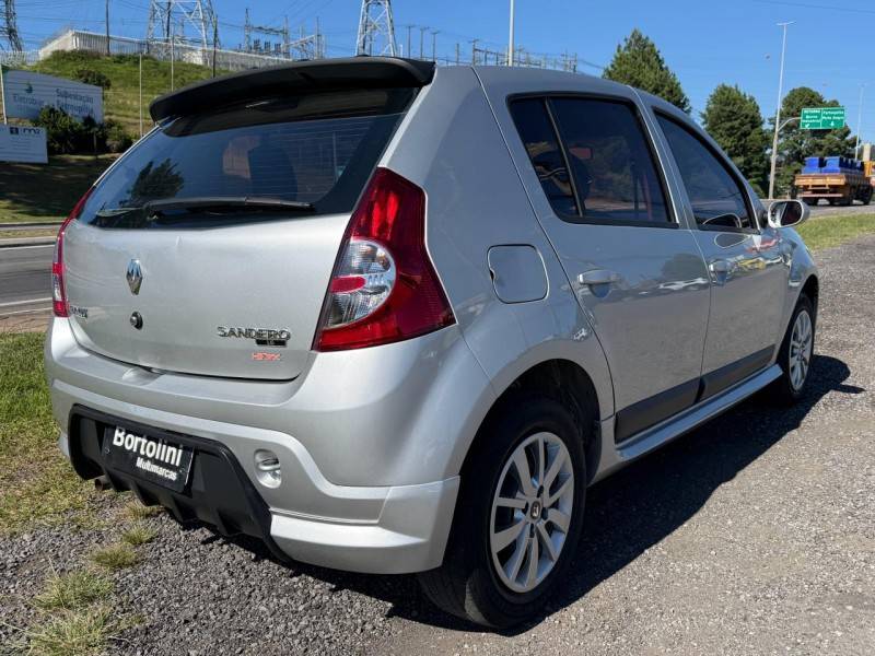 RENAULT - SANDERO - 2009/2009 - Prata - R$ 28.900,00