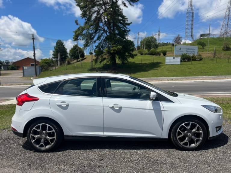 FORD - FOCUS - 2016/2016 - Branca - R$ 67.900,00