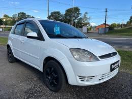 FORD - FIESTA - 2002/2003 - Branca - R$ 17.900,00
