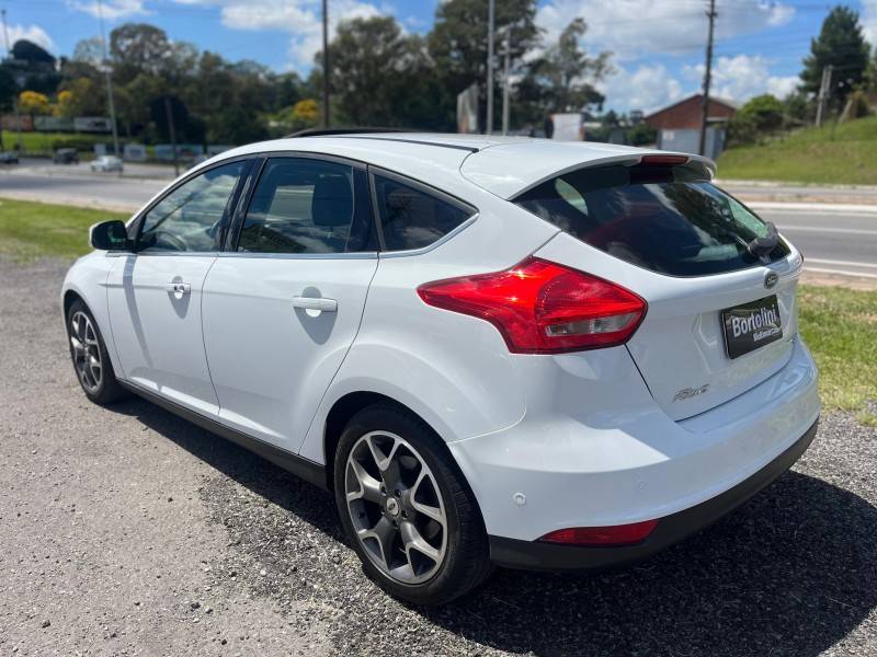 FORD - FOCUS - 2016/2016 - Branca - R$ 67.900,00