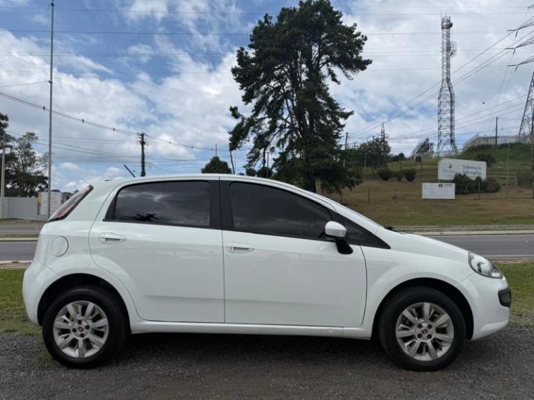 FIAT - PUNTO - 2012/2013 - Branca - R$ 41.900,00
