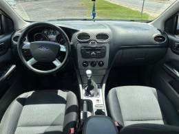 FORD - FOCUS - 2012/2013 - Branca - R$ 45.900,00
