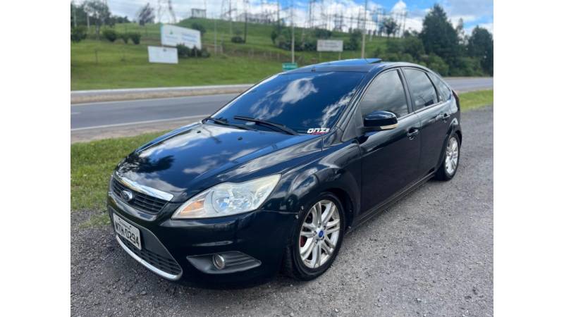 FORD - FOCUS - 2010/2010 - Preta - R$ 31.900,00