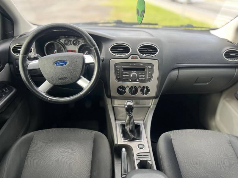 FORD - FOCUS - 2012/2013 - Branca - R$ 44.900,00