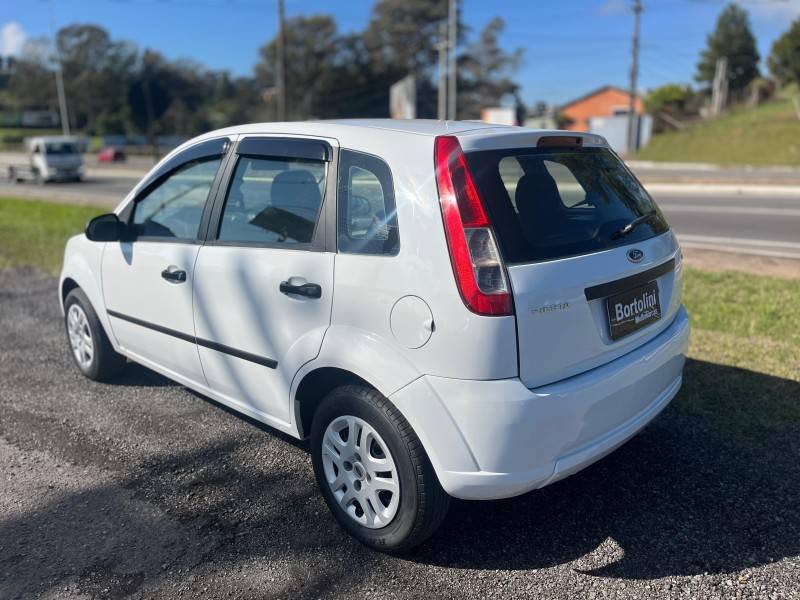 FORD - FIESTA - 2009/2010 - Branca - R$ 27.900,00