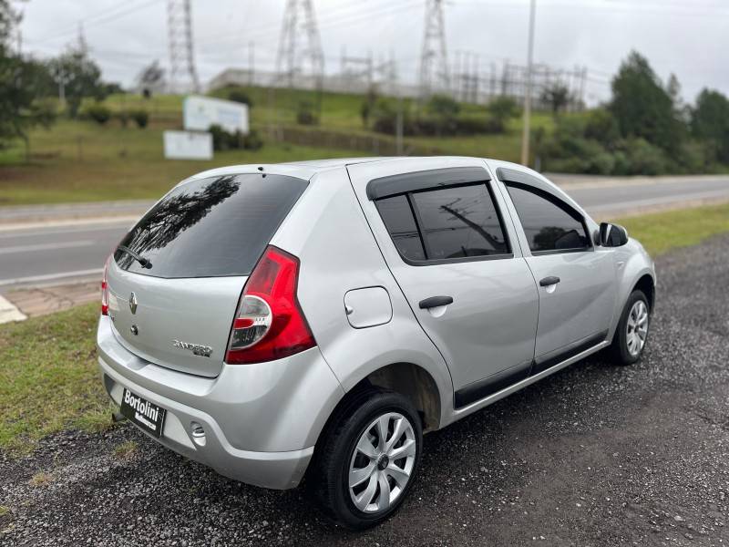 RENAULT - SANDERO - 2010/2011 - Prata - R$ 27.900,00