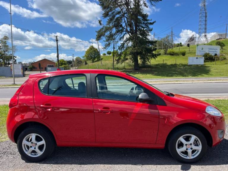FIAT - PALIO - 2012/2012 - Vermelha - R$ 31.900,00