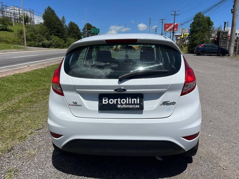 FORD - FIESTA - 2013/2014 - Branca - R$ 42.900,00