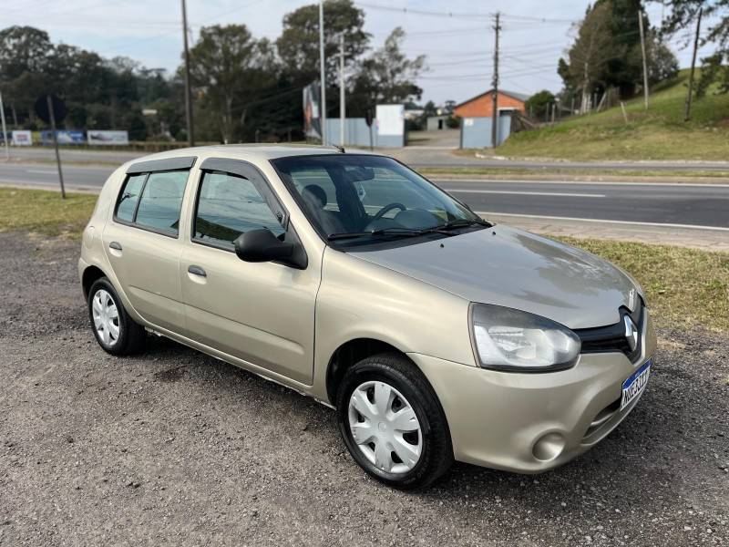 RENAULT - CLIO - 2013/2014 - Bege - R$ 28.000,00