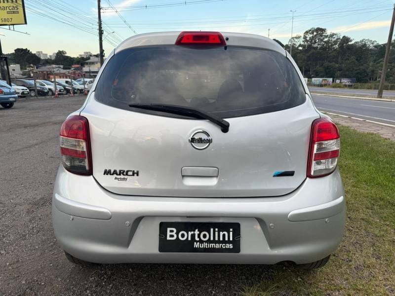 NISSAN - MARCH - 2013/2014 - Prata - R$ 42.900,00