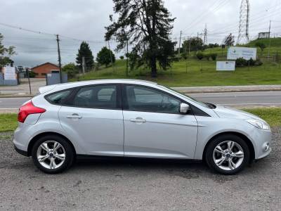 FORD - FOCUS - 2014/2015 - Prata - R$ 53.900,00