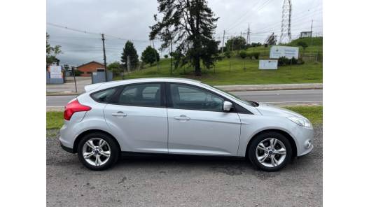 FORD - FOCUS - 2014/2015 - Prata - R$ 53.900,00