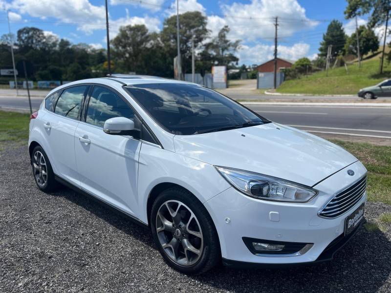 FORD - FOCUS - 2016/2016 - Branca - R$ 67.900,00