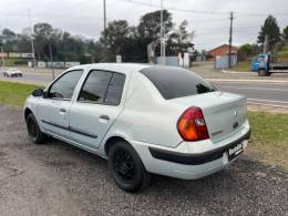 RENAULT - CLIO - 2004/2004 - Prata - R$ 16.900,00