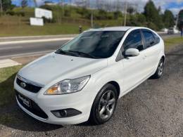 FORD - FOCUS - 2012/2013 - Branca - R$ 44.900,00