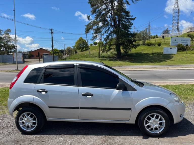 FORD - FIESTA - 2004/2005 - Prata - R$ 19.900,00