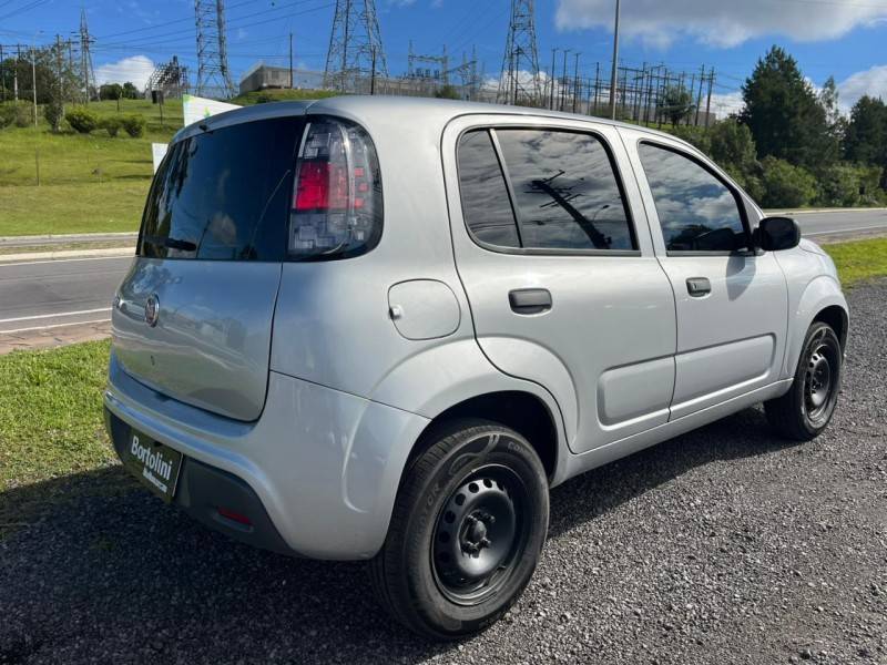 FIAT - UNO - 2018/2019 - Prata - R$ 41.000,00