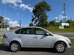 FORD - FIESTA - 2013/2014 - Prata - R$ 36.900,00