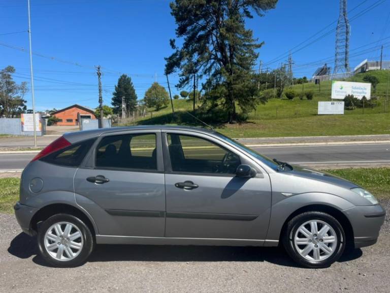 FORD - FOCUS - 2007/2008 - Cinza - R$ 24.900,00