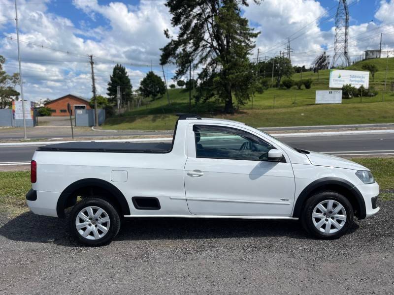 VOLKSWAGEN - SAVEIRO - 2013/2014 - Branca - R$ 43.000,00