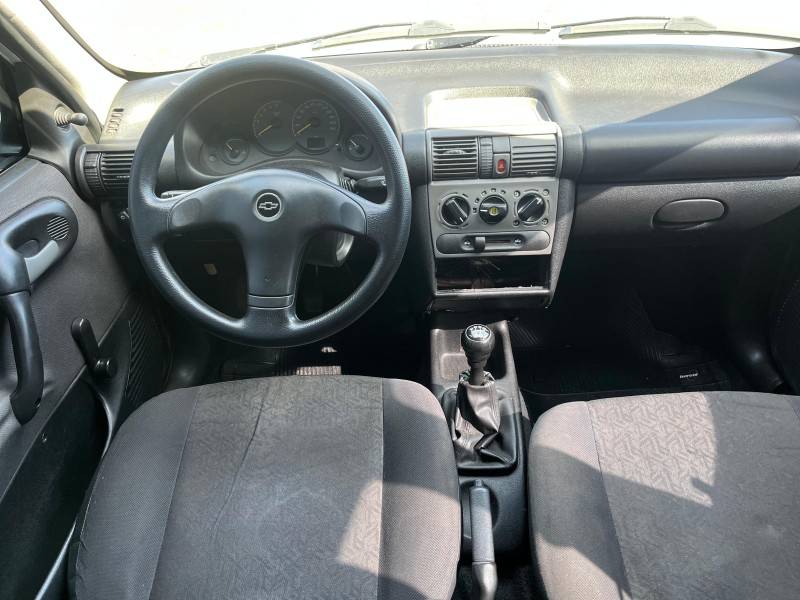 CHEVROLET - CLASSIC - 2004/2005 - Branca - R$ 17.900,00