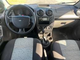 FORD - FIESTA - 2009/2010 - Branca - R$ 27.900,00