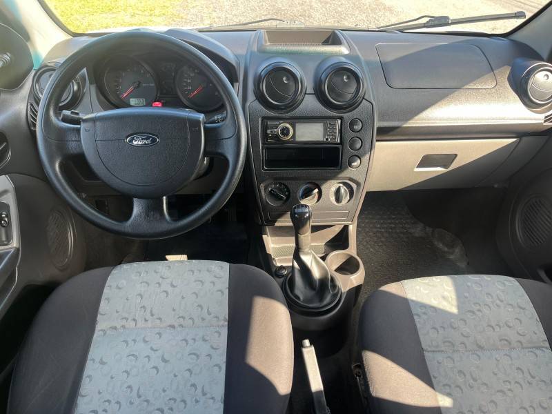 FORD - FIESTA - 2009/2010 - Branca - R$ 27.900,00