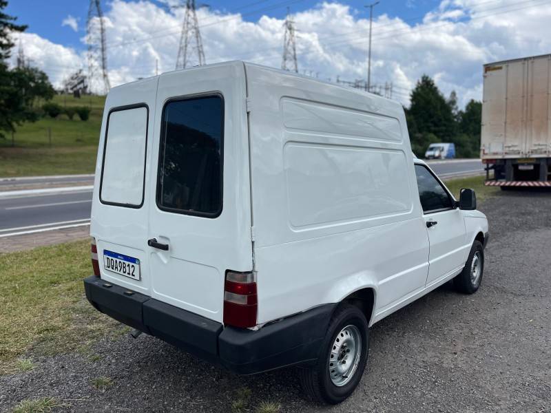 FIAT - FIORINO - 2005/2006 - Branca - R$ 27.900,00