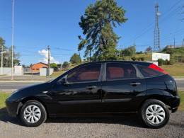 FORD - FOCUS - 2006/2006 - Preta - R$ 21.900,00