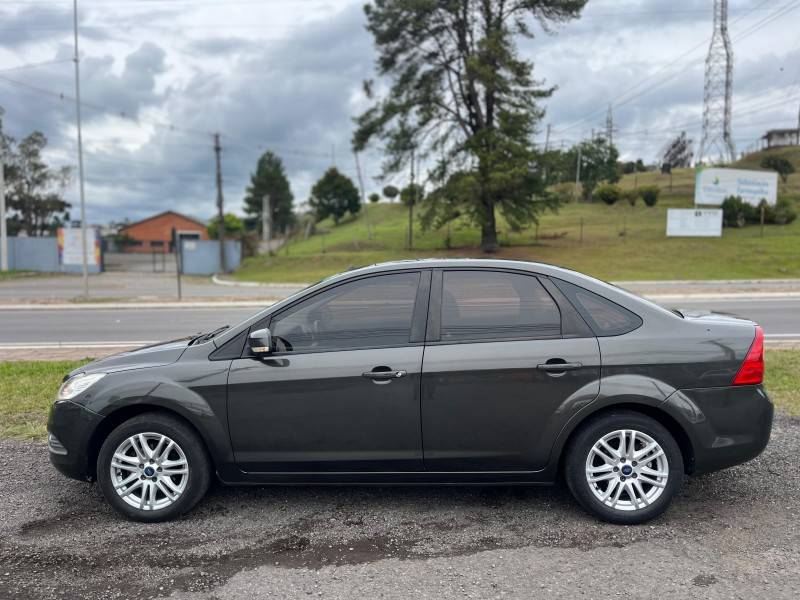 FORD - FOCUS - 2013/2013 - Cinza - R$ 41.900,00