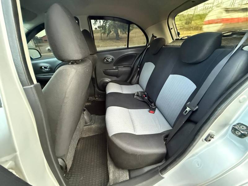 NISSAN - MARCH - 2013/2014 - Prata - R$ 42.900,00