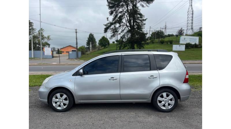 NISSAN - LIVINA - 2011/2012 - Prata - R$ 29.900,00