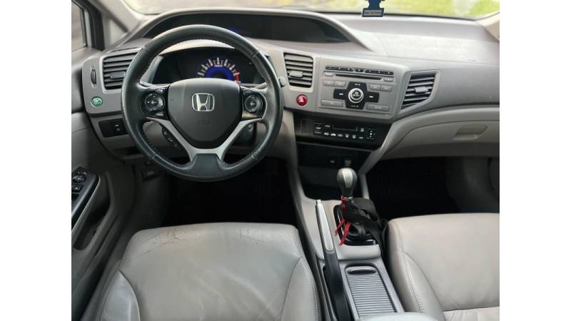 HONDA - CIVIC - 2013/2014 - Prata - R$ 61.900,00