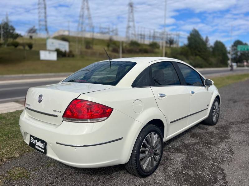 FIAT - LINEA - 2013/2014 - Branca - R$ 35.900,00
