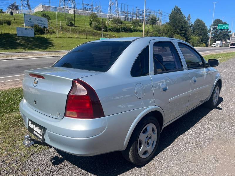 CHEVROLET - CORSA - 2007/2008 - Prata - R$ 27.900,00