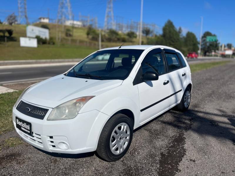 FORD - FIESTA - 2009/2010 - Branca - R$ 27.900,00