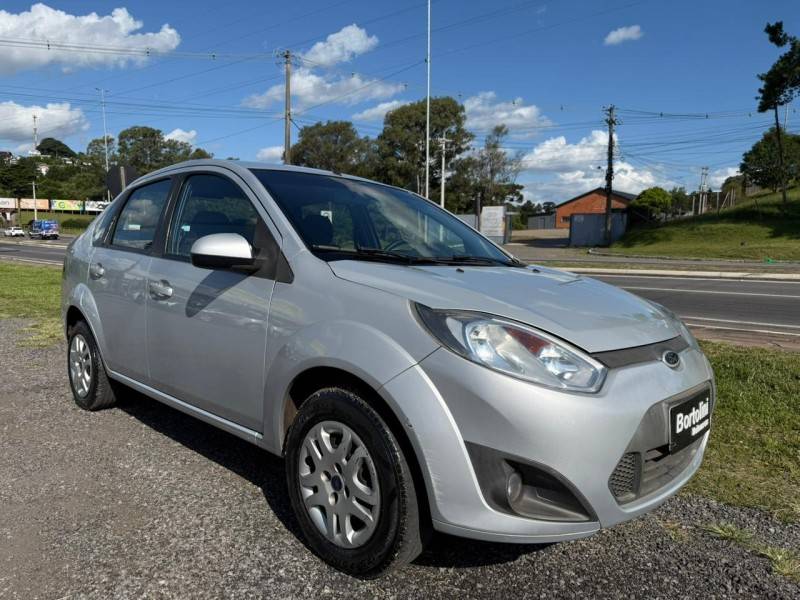 FORD - FIESTA - 2013/2014 - Prata - R$ 36.900,00