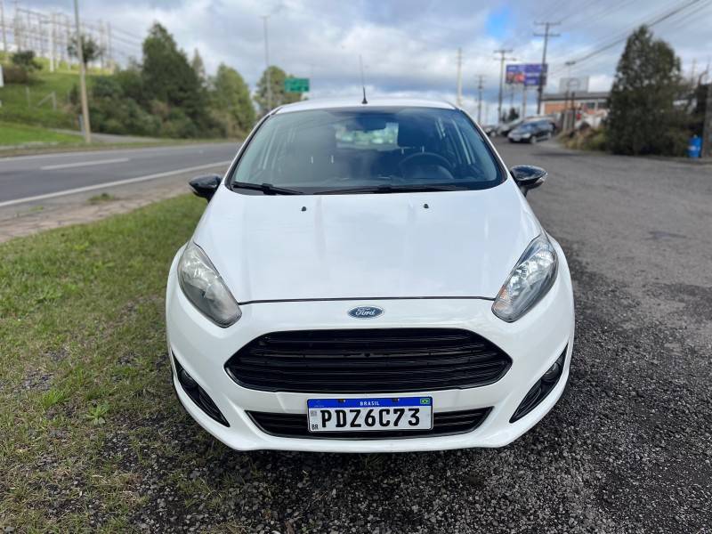 FORD - FIESTA - 2017/2017 - Branca - R$ 52.900,00