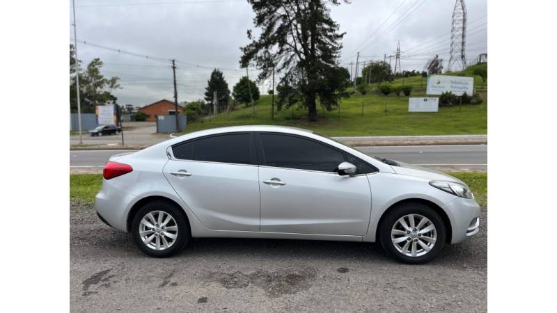 KIA MOTORS - CERATO - 2014/2015 - Prata - R$ 66.900,00