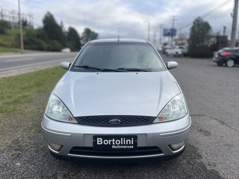 FORD - FOCUS - 2009/2009 - Prata - R$ 27.900,00