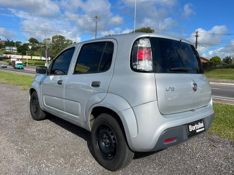 FIAT - UNO - 2018/2019 - Prata - R$ 41.000,00