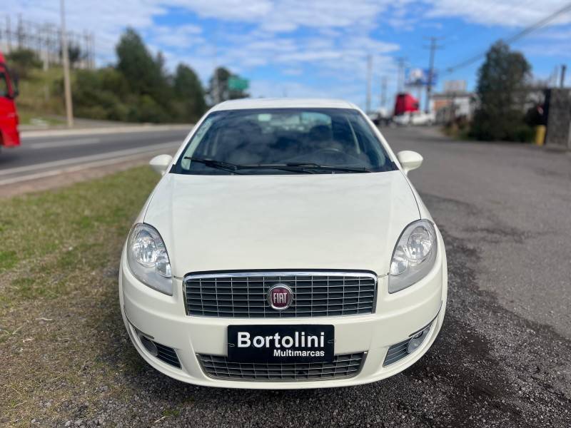 FIAT - LINEA - 2013/2014 - Branca - R$ 35.900,00