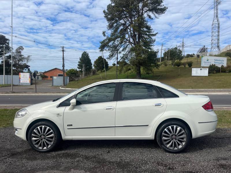 FIAT - LINEA - 2013/2014 - Branca - R$ 35.900,00
