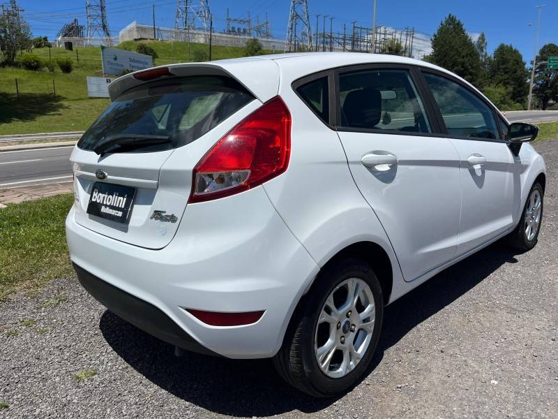 FORD - FIESTA - 2013/2014 - Branca - R$ 42.900,00