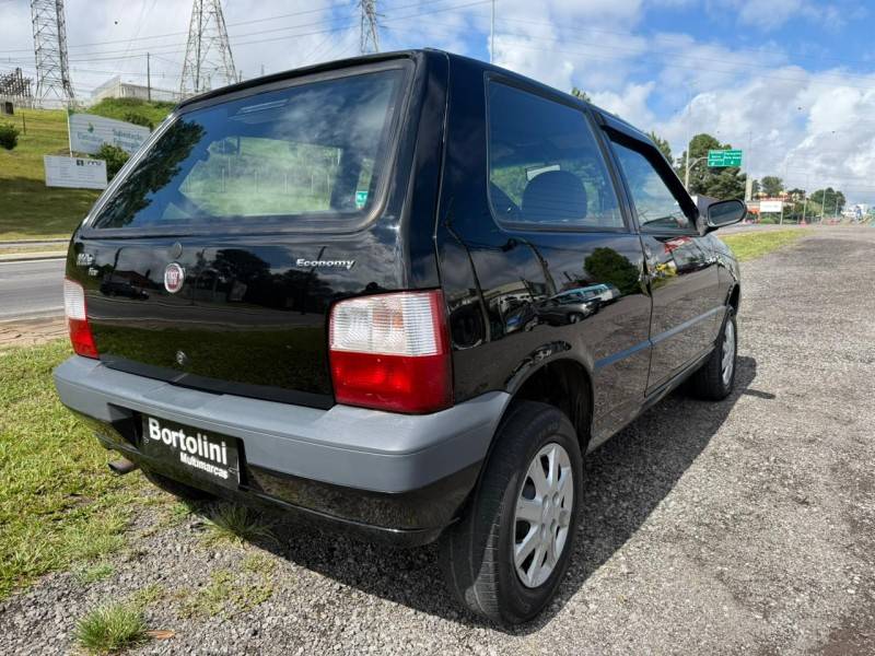 FIAT - UNO - 2009/2010 - Preta - R$ 18.900,00