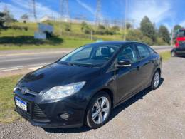 FORD - FOCUS - 2013/2014 - Preta - R$ 46.900,00