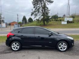 FORD - FOCUS - 2013/2014 - Preta - R$ 49.900,00
