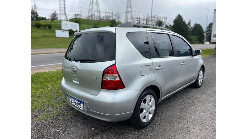 NISSAN - LIVINA - 2011/2012 - Prata - R$ 29.900,00